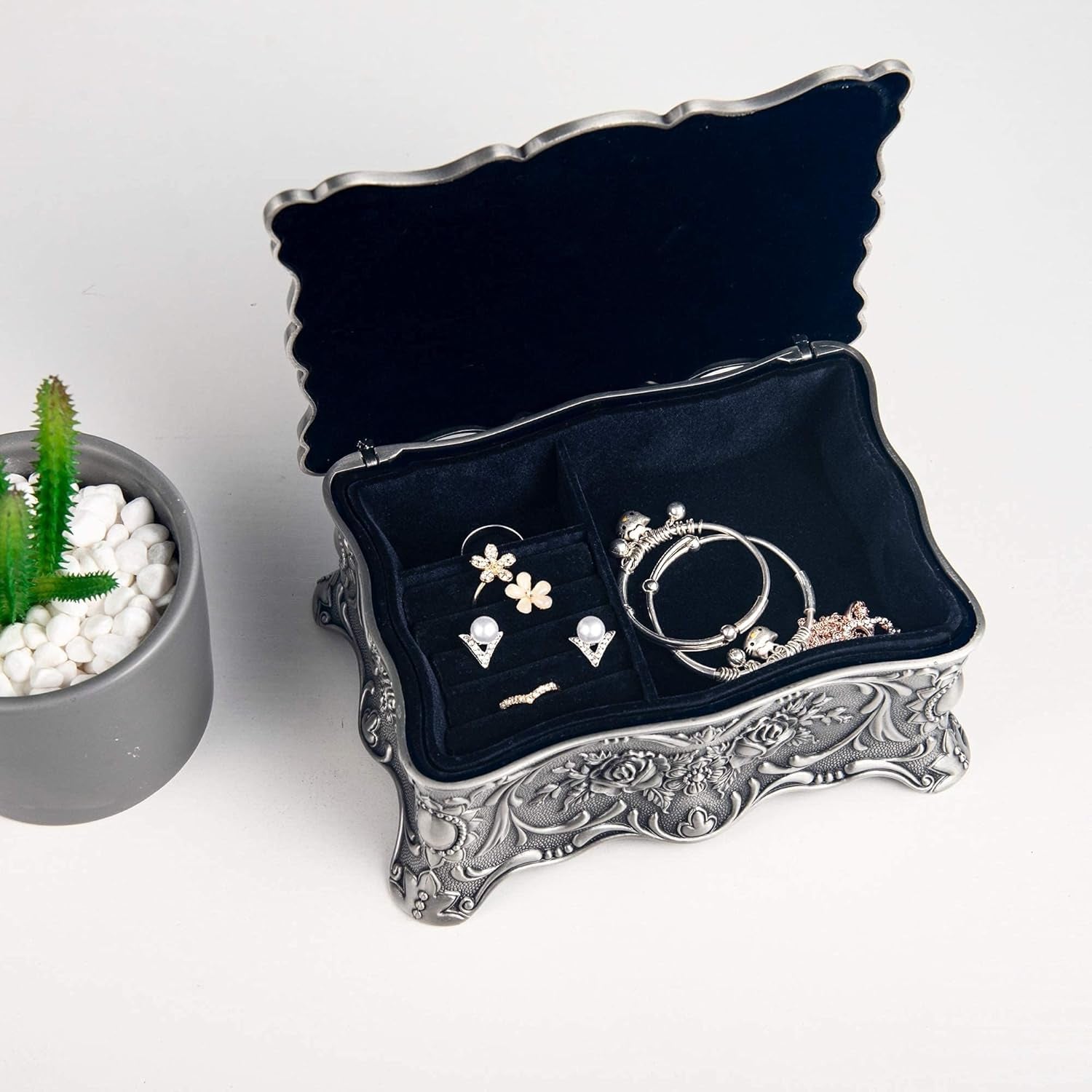 Vintage Trinket Jewelry Box Ring Earring Necklace Treasure Chest Case Classic Organizer Keepsake Box Ornate Antique Decorative Box for Girl Women Birthday Wedding Gift(Pewter)