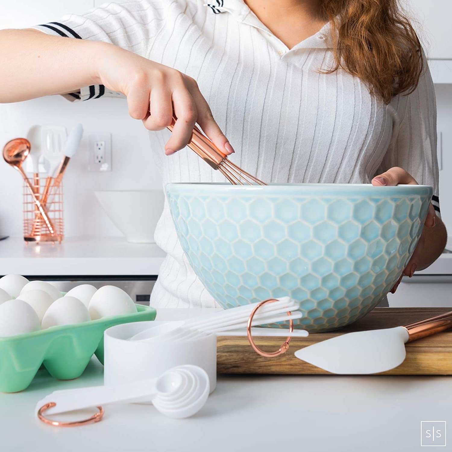 Copper Kitchen Utensils Set with Holder, 17-Piece | Cooking Tools for Nonstick Cookware, with Measuring Cups, Spoons, & Utensil Holder - Stylish Copper Kitchen Accessories